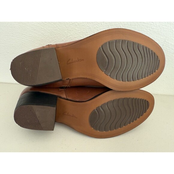 Clarks Maypearl Fawn  Ankle Boots Women Size 9  Brown Leather Block Heel - Picture 3 of 10